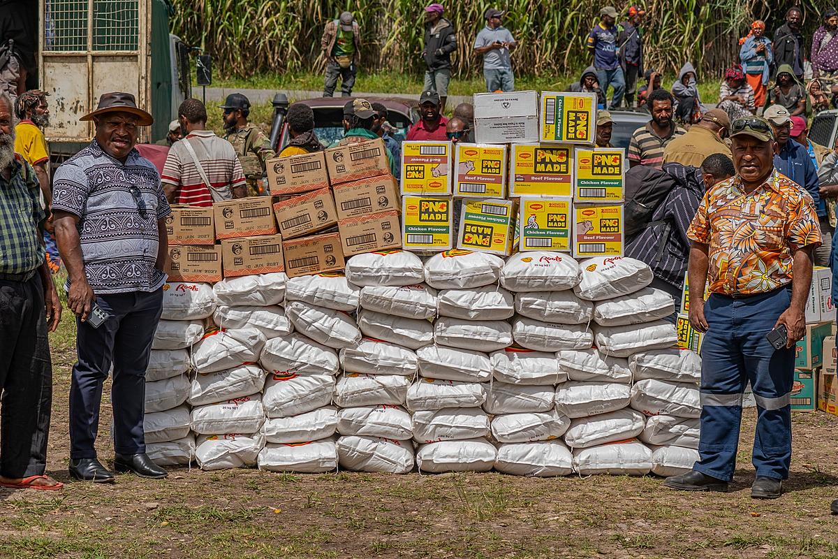 MRA DONATES RELIEF SUPPLIES TO LANDSLIDE VICTIMS IN ENGA PROVINCE