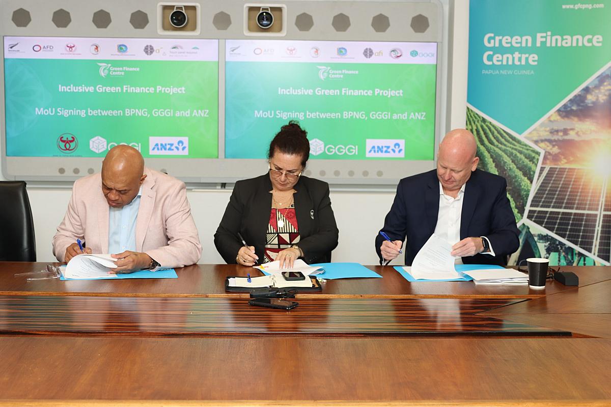 ANZ signs an MoU with BPNG and GGGI on the Inclusive Green Finance Project