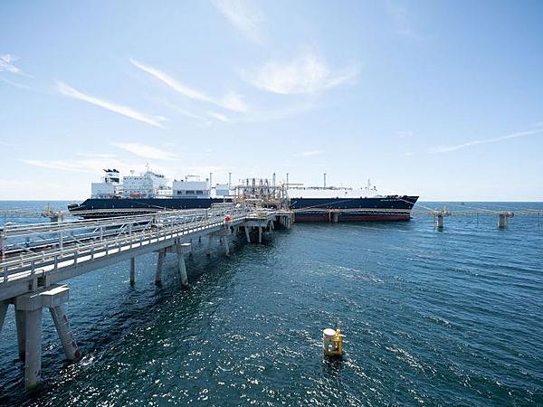 Santos Signs Mid-Term LNG Supply Contract