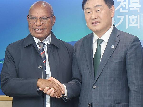 Minister Maru Visits the Agriculture State of South Korea